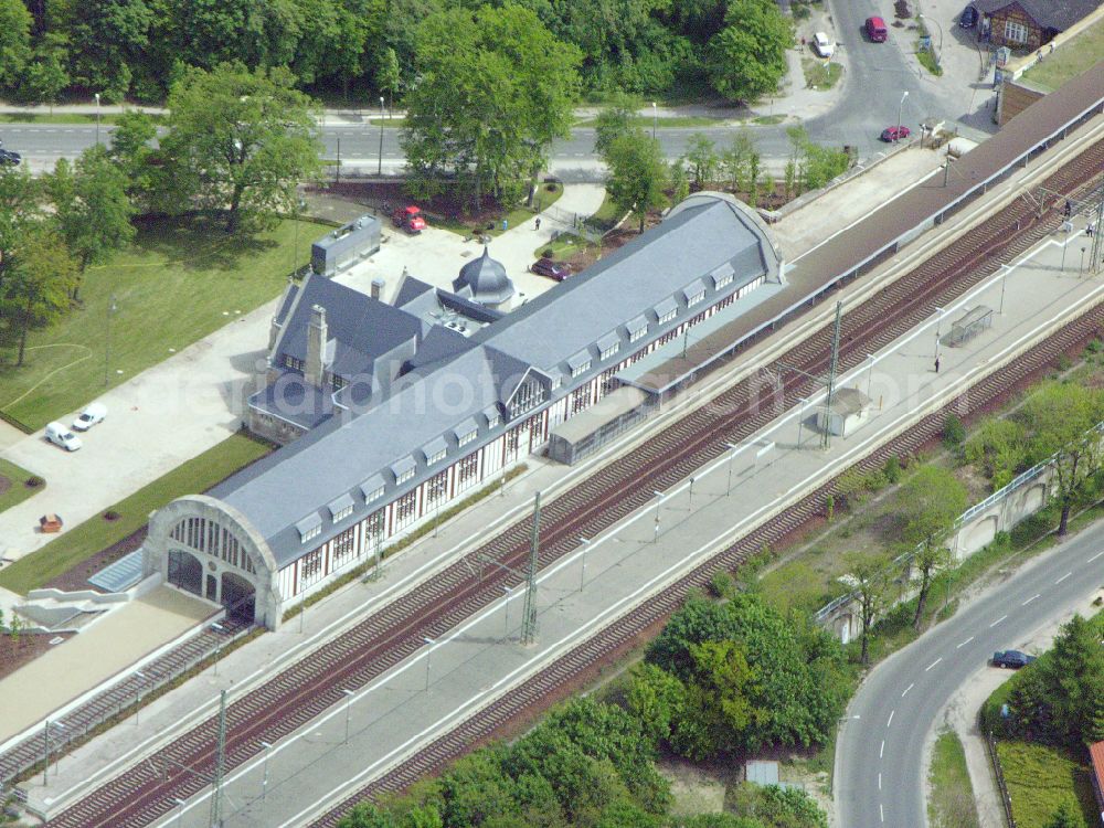 Aerial photograph Potsdam - Station railway building of the Deutsche Bahn in the district Westliche Vorstadt in Potsdam in the state Brandenburg, Germany