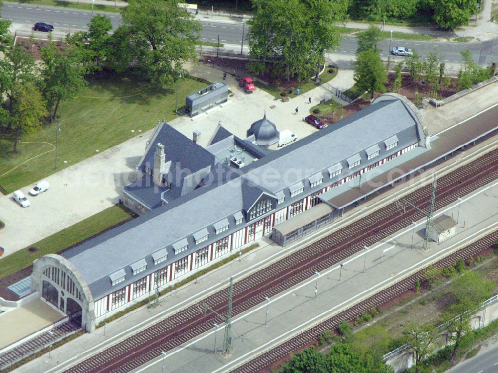 Potsdam from above - Station railway building of the Deutsche Bahn in the district Westliche Vorstadt in Potsdam in the state Brandenburg, Germany