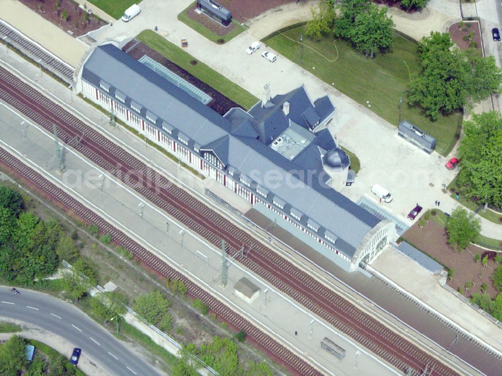 Aerial image Potsdam - Station railway building of the Deutsche Bahn in the district Westliche Vorstadt in Potsdam in the state Brandenburg, Germany