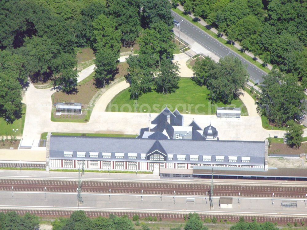 Aerial image Potsdam - Station railway building of the Deutsche Bahn in the district Westliche Vorstadt in Potsdam in the state Brandenburg, Germany