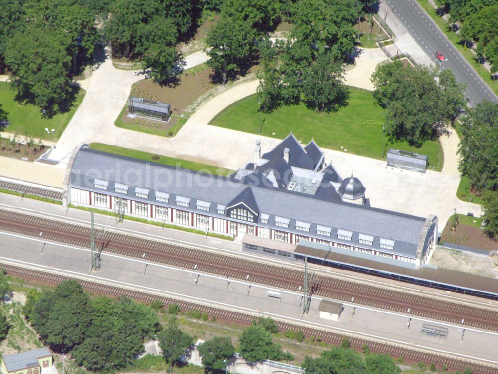 Aerial photograph Potsdam - Station railway building of the Deutsche Bahn in the district Westliche Vorstadt in Potsdam in the state Brandenburg, Germany