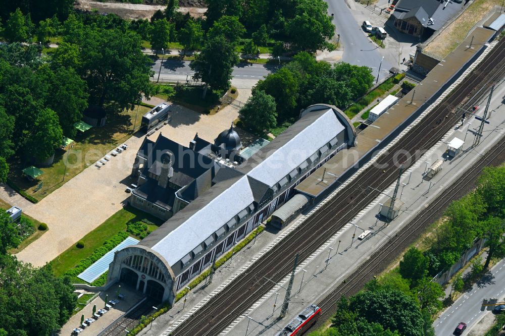 Potsdam from above - Station railway building of the Deutsche Bahn in the district Westliche Vorstadt in Potsdam in the state Brandenburg, Germany