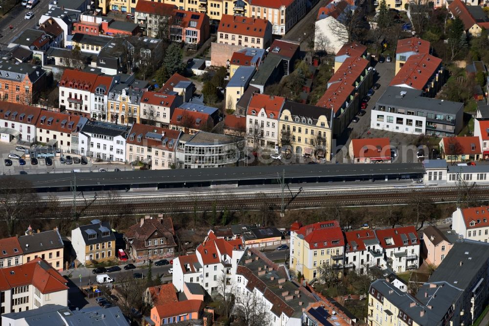 Potsdam from the bird's eye view: Station railway building of the Deutsche Bahn in the district Babelsberg in Potsdam in the state Brandenburg