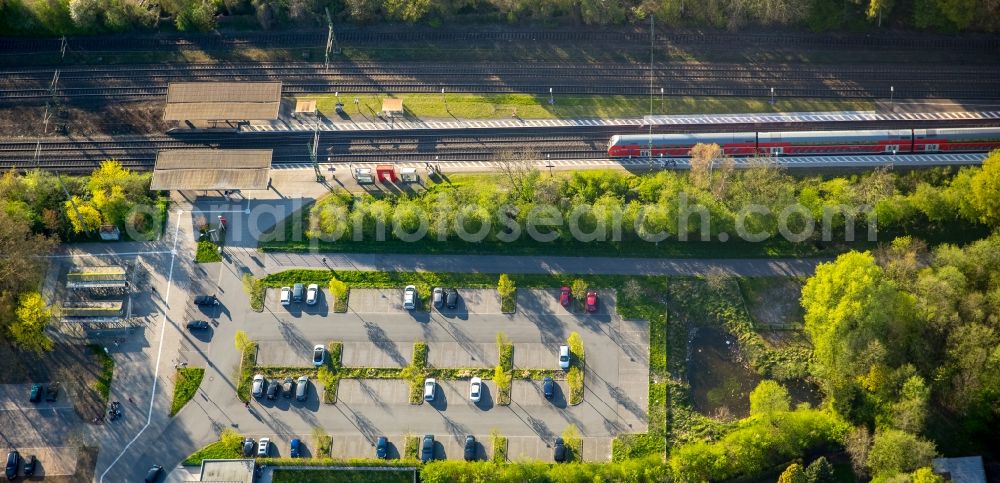 Hamm from above - Station railway building and parking lot in the Heessen district of Hamm in the state of North Rhine-Westphalia