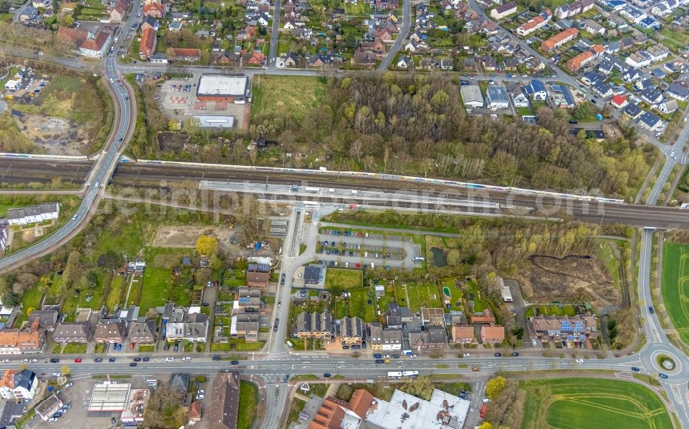 Hamm from above - Station railway building and parking lot in the Heessen district of Hamm at Ruhrgebiet in the state of North Rhine-Westphalia