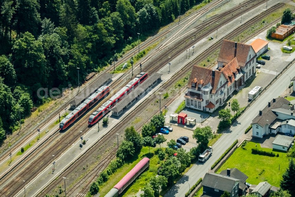 Aerial photograph Brilon - Station railway building of the Deutsche Bahn in Brilon in the state North Rhine-Westphalia, Germany