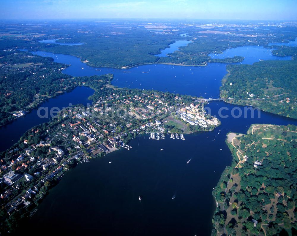 Aerial photograph Potsdam - Die Glienicker Brücke verbindet über die Havel hinweg die Städte Berlin, Ortsteil Wannsee des Bezirks Steglitz-Zehlendorf, und Potsdam, Stadtteil Berliner Vorstadt mit dem Glienicker Horn. The Glienicke bridge is a bridge on the edge of Berlin that spans the Havel River to connect the cities of Potsdam and Berlin.