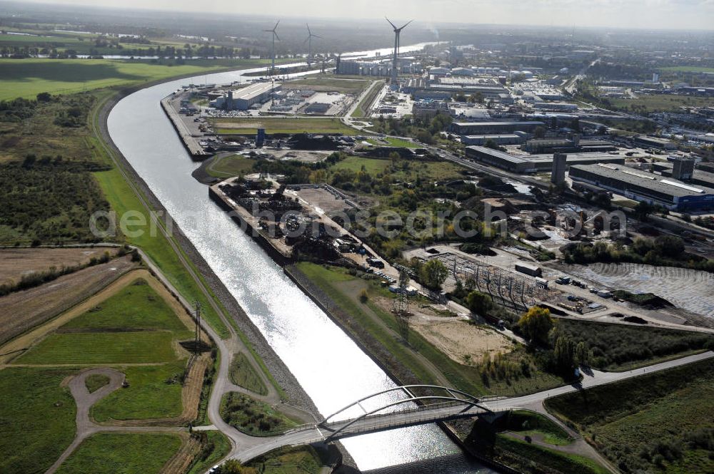 Magdeburg from above - Blick über die Glindenberger Brücke B40 über den Rothenseer Verbindungskanal in Richtung Hafengelände in Magdeburg, Sachsen-Anhalt. Ein Projekt des WSV, Wasser- und Schifffahrtsverwaltung des Bundes. View from the bridge over the Drop-Canal Rothensee in the direction to the harbour area Magdeburg in Saxony-Anhalt.