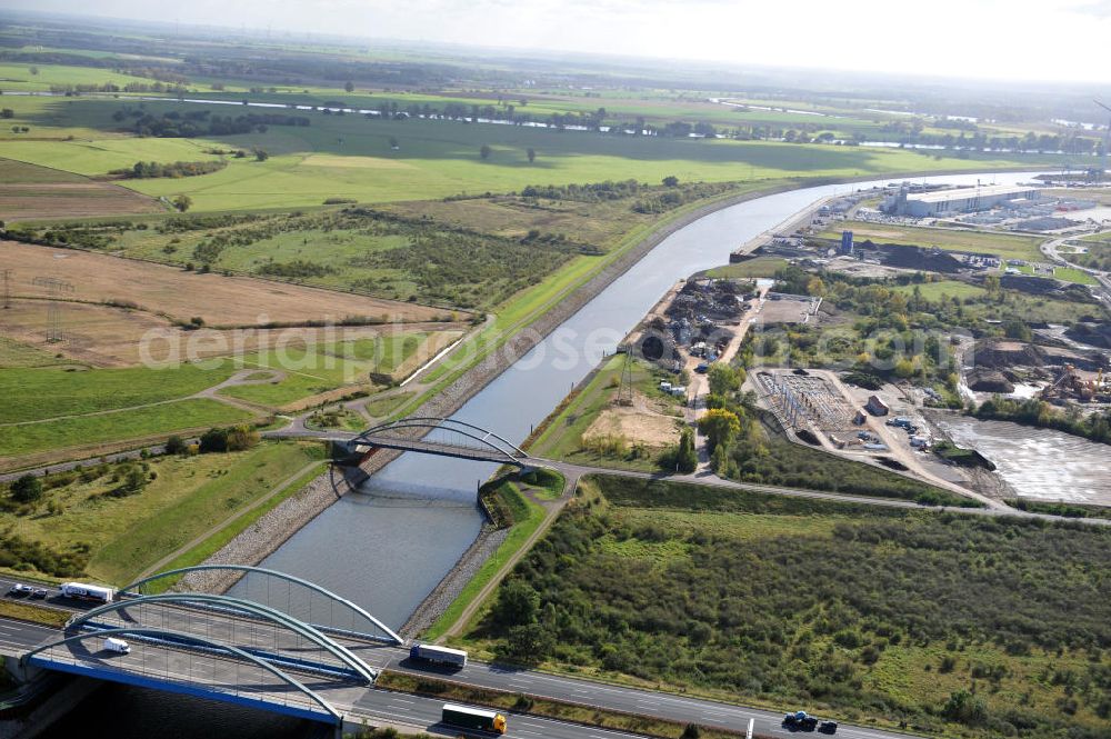 Aerial image Magdeburg - Blick auf die Glindenberger Brücke B40 und die und die Autobahn-Brücke A2 über den Rothenseer Verbindungskanal in Magdeburg, Sachsen-Anhalt. Ein Projekt des WSV, Wasser- und Schifffahrtsverwaltung des Bundes. Bridges over the Drop-Canal Rothensee in Magdeburg, Saxony-Anhalt.