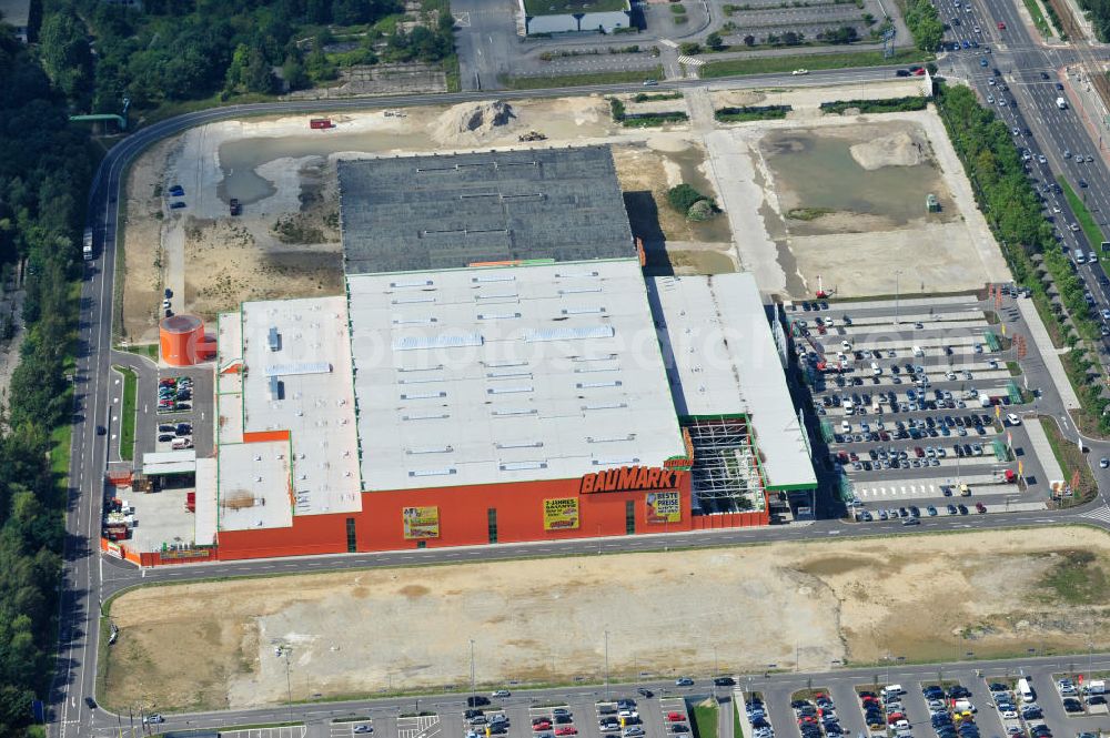 Aerial image Berlin Lichtenberg - Blick auf den neuen Globus-Baumarkt an der Landsberger Allee in Berlin-Lichtenberg. Der Bau ist ein Projekt der Dr. Helmut Greve Bau- und Boden-AG, des Ingenieurbüros Wuttke und der RS-Plan AG. The construction site of the new DIY market / do-it-yourself store Globus at the Landsberger Allee in Berlin-Lichtenberg.