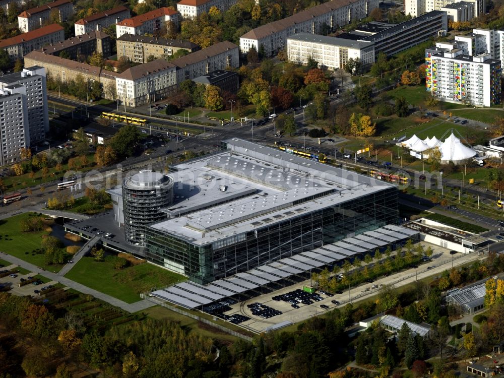 Dresden from above - The VW Transparent Factory in Dresden in Saxony