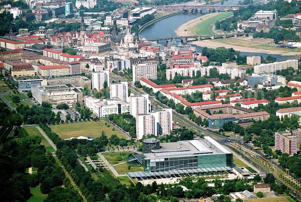 Aerial photograph Dresden - 15.08.2004, Dresden Blick auf die Gläserne Manufaktur von VW in Dresden. Sie wurde am 19.3.2002 eröffnet und sogleich einer der modernsten Automobilfabriken der Welt. Hier wird der VW Phaeton hergestellt.