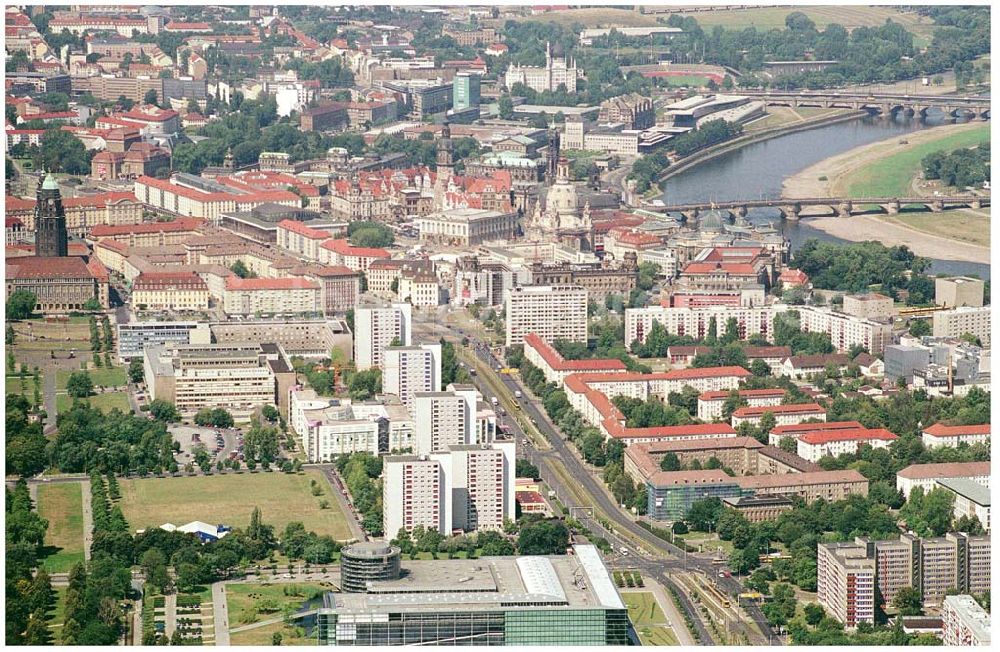 Dresden from above - 15.08.2004, Dresden Blick auf die Gläserne Manufaktur von VW in Dresden. Sie wurde am 19.3.2002 eröffnet und sogleich einer der modernsten Automobilfabriken der Welt. Hier wird der VW Phaeton hergestellt.