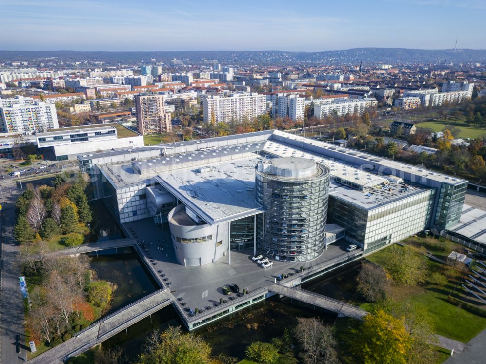 Aerial photograph Dresden - VW transparent factory in Dresden in Saxony. The transparent factory is a Dresden automobile factory of Volkswagen AG, which is operated by the Volkswagen Sachsen GmbH