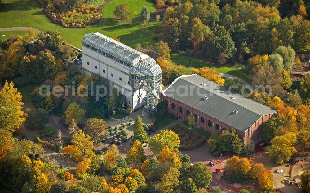 Aerial photograph Hamm - Blick auf den Gläsernen Elefant im Maximilianpark im Herbst. Der Freizeitpark wurde für die Landesgartenschau 1984 auf dem Gelände der stillgelegten „Zeche Maximilian“ errichtet und hat den 40 m hohen Gläsernen Elefanten zum Wahrzeichen. View of the Glass Elephant in the Maximilian Park. The theme park was built for the Regional Garden Show 1984 at the site of the disused Maximilian Mine and has the 40-meter Crystal Elephant as token.