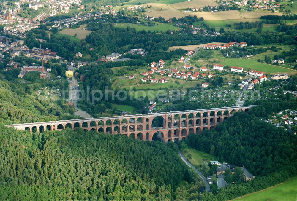 Reichenbach from above - Göltzschtalbrücke im Vogtland, Mit 567 m Länge und 78 m Höhe die größte Ziegelsteinbrücke der Welt. Die Bauzeit reichte von 1846 bis 185 .