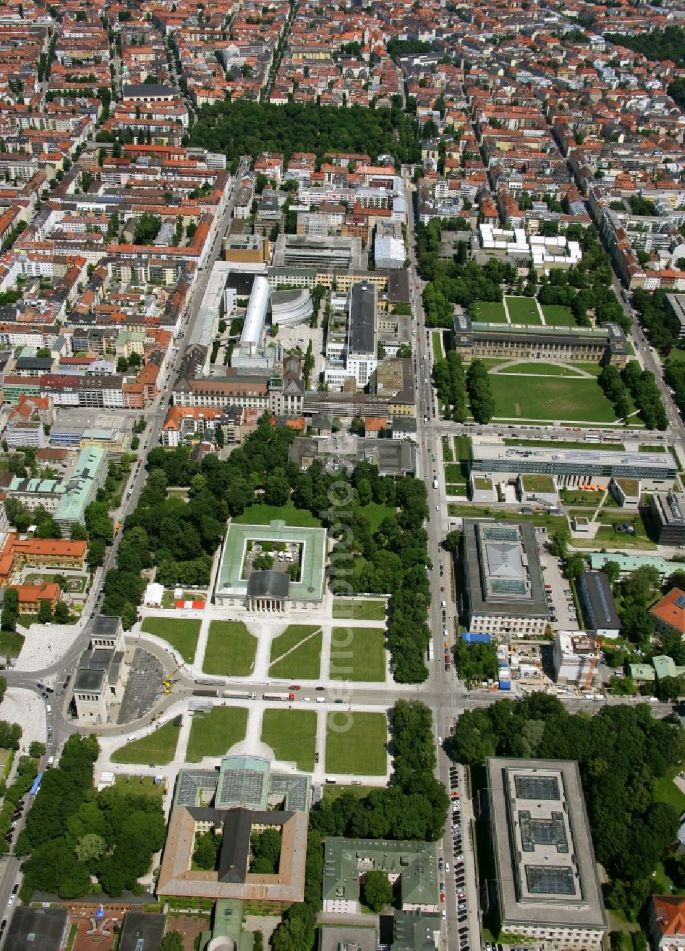 München from the bird's eye view: Museum building of the Glyptothek and the Staatliche Antikensammlung on Koenigsplatz in Munich in the state Bavaria, Germany