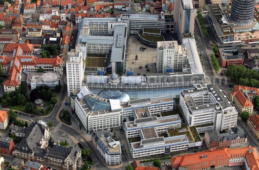 Aerial photograph Jena - In the center of Jena in Thuringia, the campus of the Friedrich-Schiller-University is located in a modern building complex at Enrst-Abbe-Platz. The buildings include the so-called building 59, a high-rise building, which was reconstructed in recent years by the architect Roedl & Barschel. Even today's Goethe-Galerie was created by the revitalization of the former Carl Zeiss headquarters in Jena. Leased from WealthCap shopping center and the campus have been converted by the HNP architects