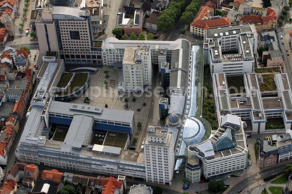 Jena from the bird's eye view: In the center of Jena in Thuringia, the campus of the Friedrich-Schiller-University is located in a modern building complex at Enrst-Abbe-Platz. The buildings include the so-called building 59, a high-rise building, which was reconstructed in recent years by the architect Roedl & Barschel. Even today's Goethe-Galerie was created by the revitalization of the former Carl Zeiss headquarters in Jena. Leased from WealthCap shopping center and the campus have been converted by the HNP architects