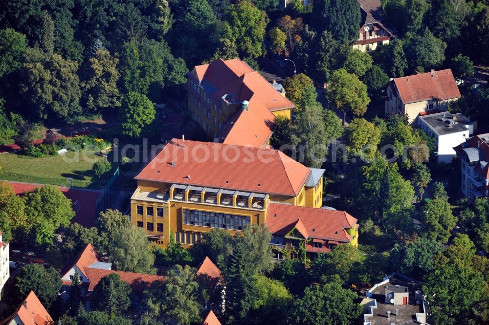 Aerial photograph Berlin - View at the Goethe-High School at Drakestraße in the district Lichterfelde in Berlin. The Goethe-High School is a grammar school