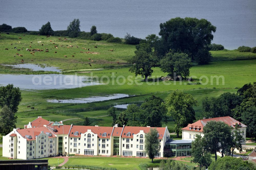 Aerial photograph Teschow - Golf- und Wellnesshotel Schloss Teschow mit Golfplatz beim Bachweg in Teschow, Mecklenburg-Vorpommern. Golf and Wellness hotel castle Teschow with golf court at the street Bachweg in Teschow, Mecklenburg-Western Pomerania.