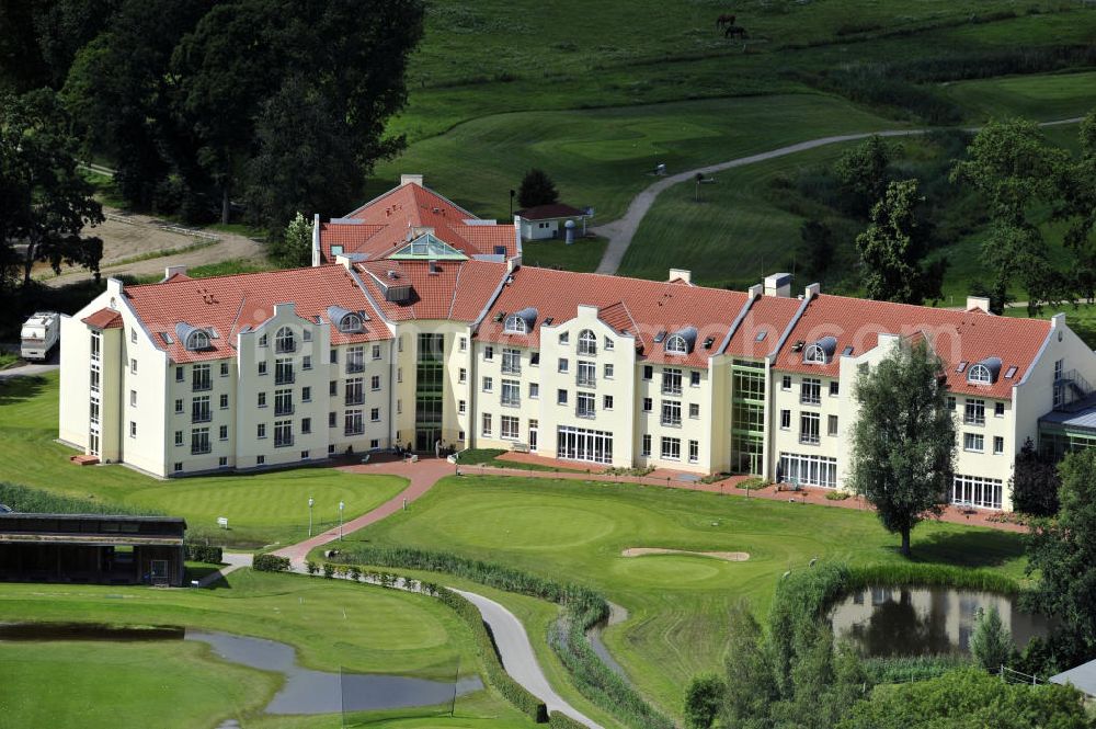 Teschow from the bird's eye view: Golf- und Wellnesshotel Schloss Teschow mit Golfplatz beim Bachweg in Teschow, Mecklenburg-Vorpommern. Golf and Wellness hotel castle Teschow with golf court at the street Bachweg in Teschow, Mecklenburg-Western Pomerania.