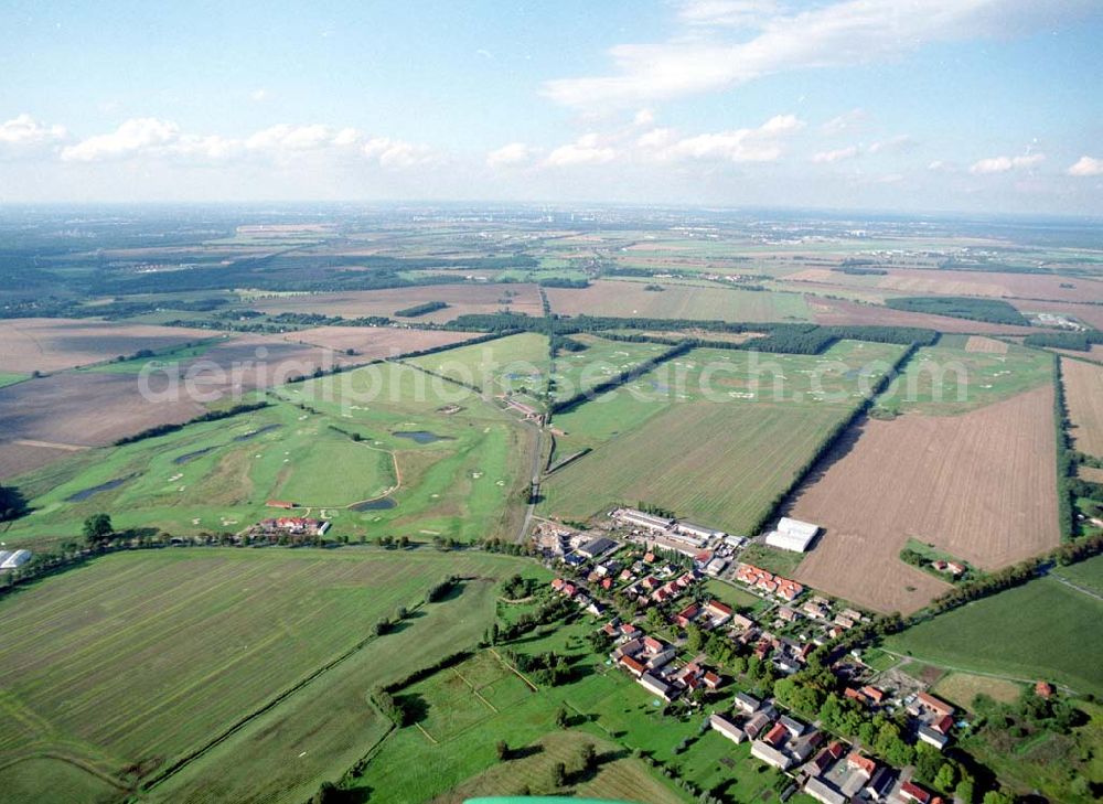 Aerial photograph Groß - Kienitz - Golfplatz bei Groß-Kienitz am Flughafen Berlin - Schönefeld / BRB.