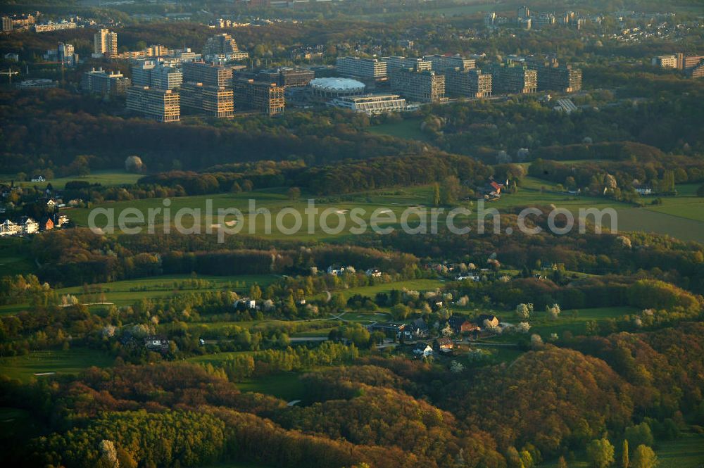 Bochum from the bird's eye view: Blick auf den Golfplatz Stiepel und die Ruhruniversitaet, RUB. Bochum golf course Stiepel and ruhr university.