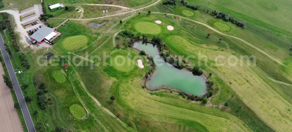 Aerial photograph Zschepplin OT Hohenprießnitz - Auf dem Golfplatz Dübener Heide trainieren und spielen die Mitglieder des Leipziger Golfclub e.V.. The golf course Duebener Heide in Hohenpriessnitz is the training ground of the Leipiger Golfclub e.V..