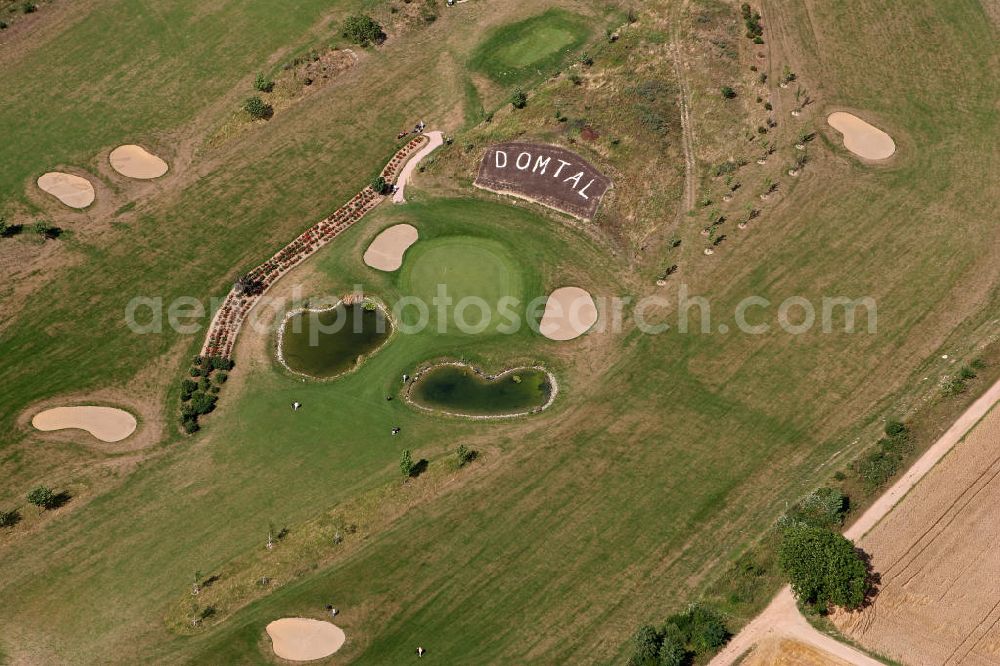 Aerial photograph Mommenheim - Blick auf die Golfanlage Domtal bei Mommenheim. View of the golf course Domtal at Mommenheim.