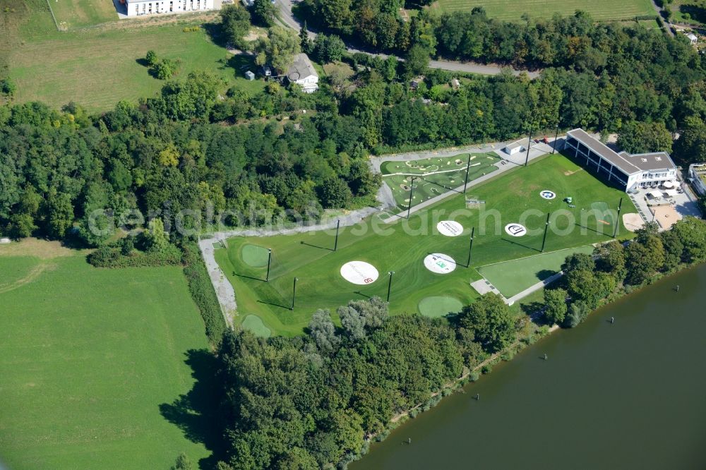 Aerial photograph Stuttgart - Golf course and driving range on site of the Citygolf on the riverbank of the river Neckar in Stuttgart in the state of Baden-Wuerttemberg