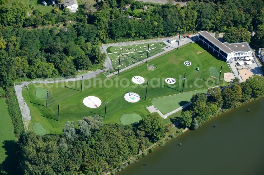 Stuttgart from the bird's eye view: Golf course and driving range on site of the Citygolf on the riverbank of the river Neckar in Stuttgart in the state of Baden-Wuerttemberg