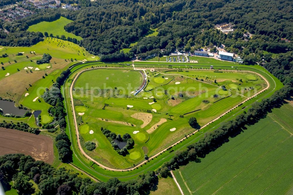 Aerial image Düsseldorf - Grounds of the Golf course at Golfanlage Duesseldorf-Grafenberg on Rennbahnstrasse in Duesseldorf in the state North Rhine-Westphalia