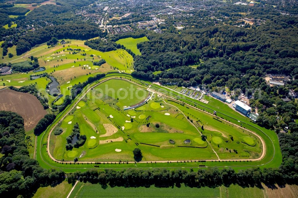 Aerial photograph Düsseldorf - Grounds of the Golf course at Golfanlage Duesseldorf-Grafenberg on Rennbahnstrasse in Duesseldorf in the state North Rhine-Westphalia