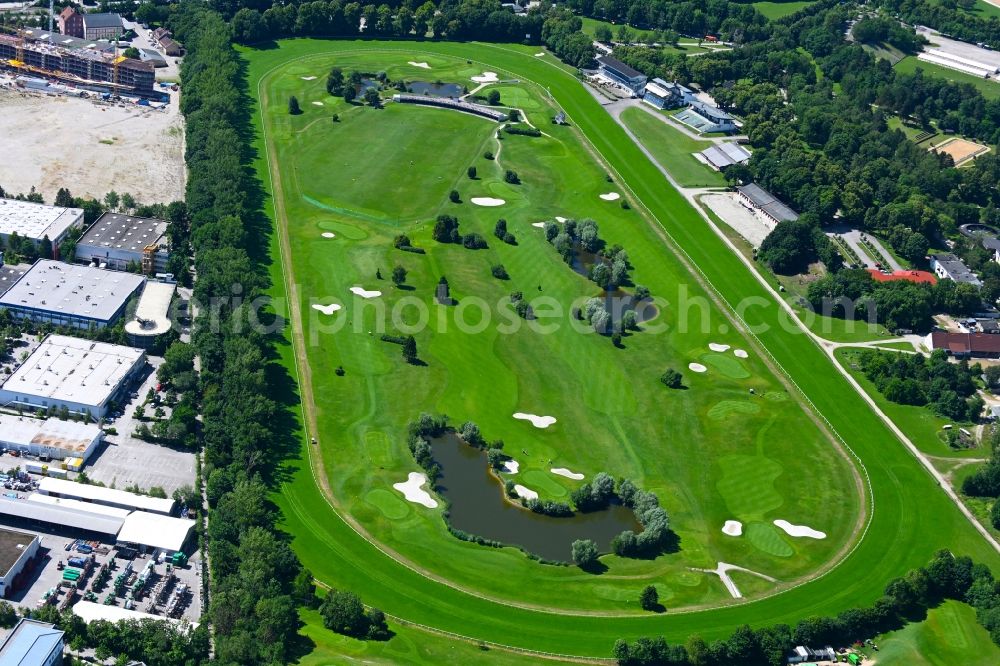 München from the bird's eye view: Grounds of the Golf course at auf of Galopprennbahn in Munich in the state Bavaria, Germany