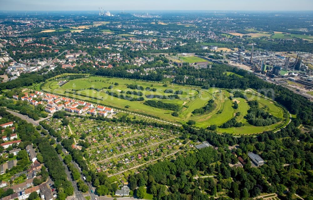 Aerial photograph Gelsenkirchen - Grounds of the Golf course at Golfclub Schloss Horst e.V. on Johannastrasse in Gelsenkirchen in the state North Rhine-Westphalia