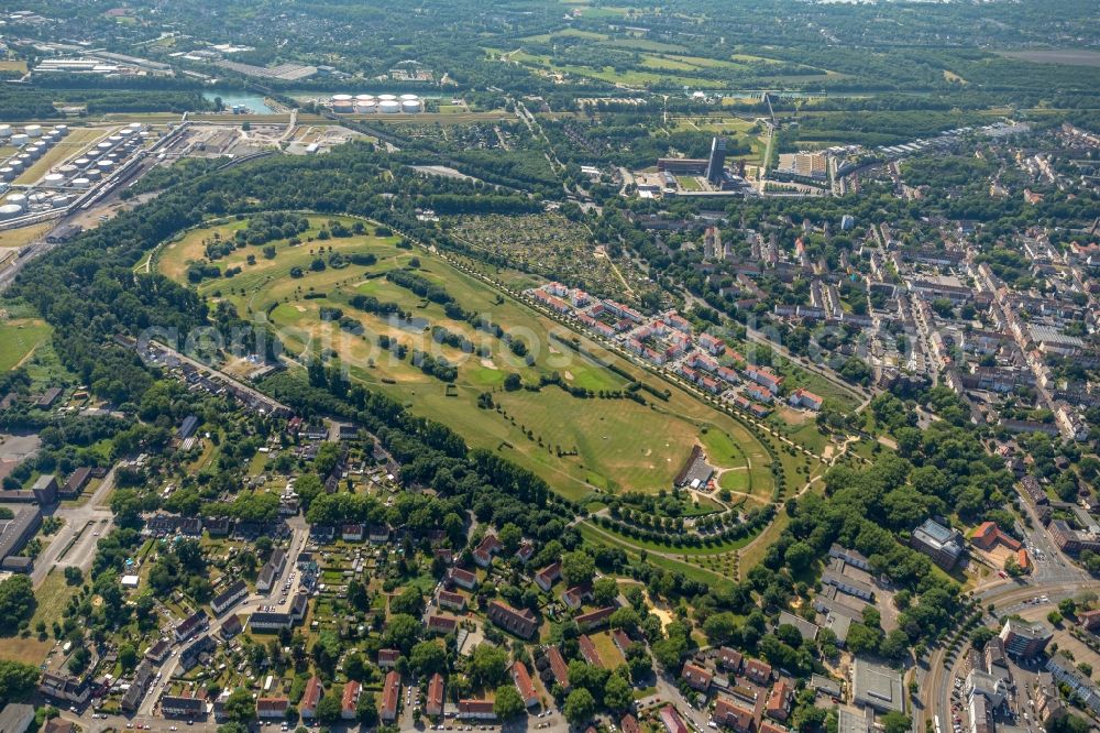 Aerial photograph Gelsenkirchen - Grounds of the Golf course at Golfclub Schloss Horst e.V. on Johannastrasse in Gelsenkirchen in the state North Rhine-Westphalia