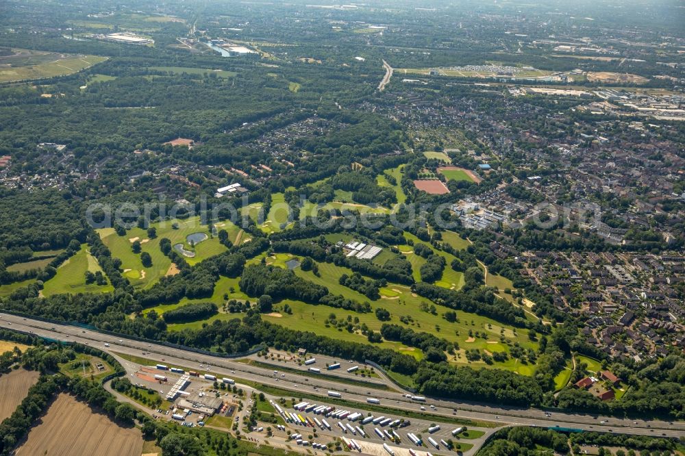 Gelsenkirchen from above - Grounds of the Golf course at Gelsenkirchener Golfclub Haus Leythe e. V. on Middelicher Strasse in Gelsenkirchen in the state North Rhine-Westphalia, Germany