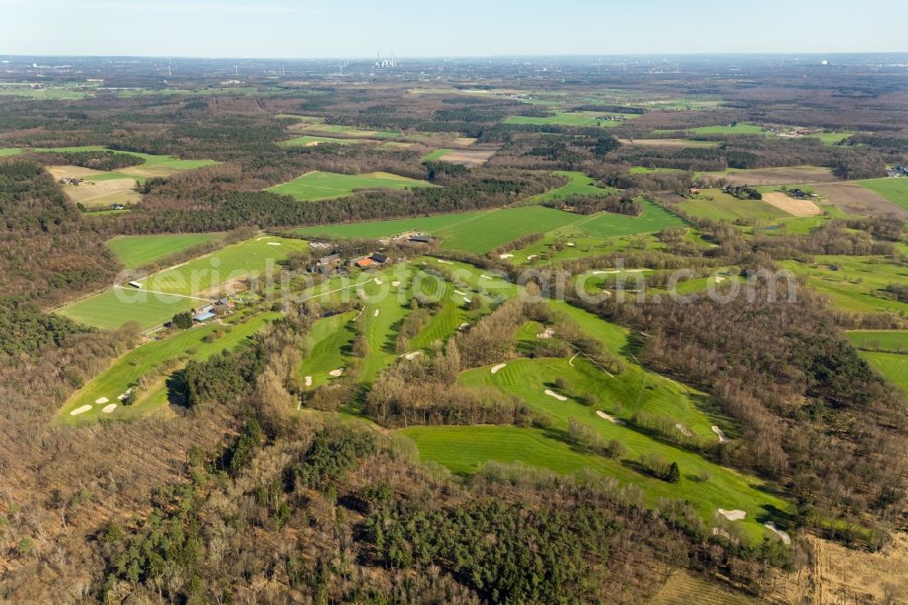 Aerial photograph Hünxe - Grounds of the Golf course at of Golf Club Huenxerwald e.V. on Hardtbergweg in Huenxe in the state North Rhine-Westphalia, Germany