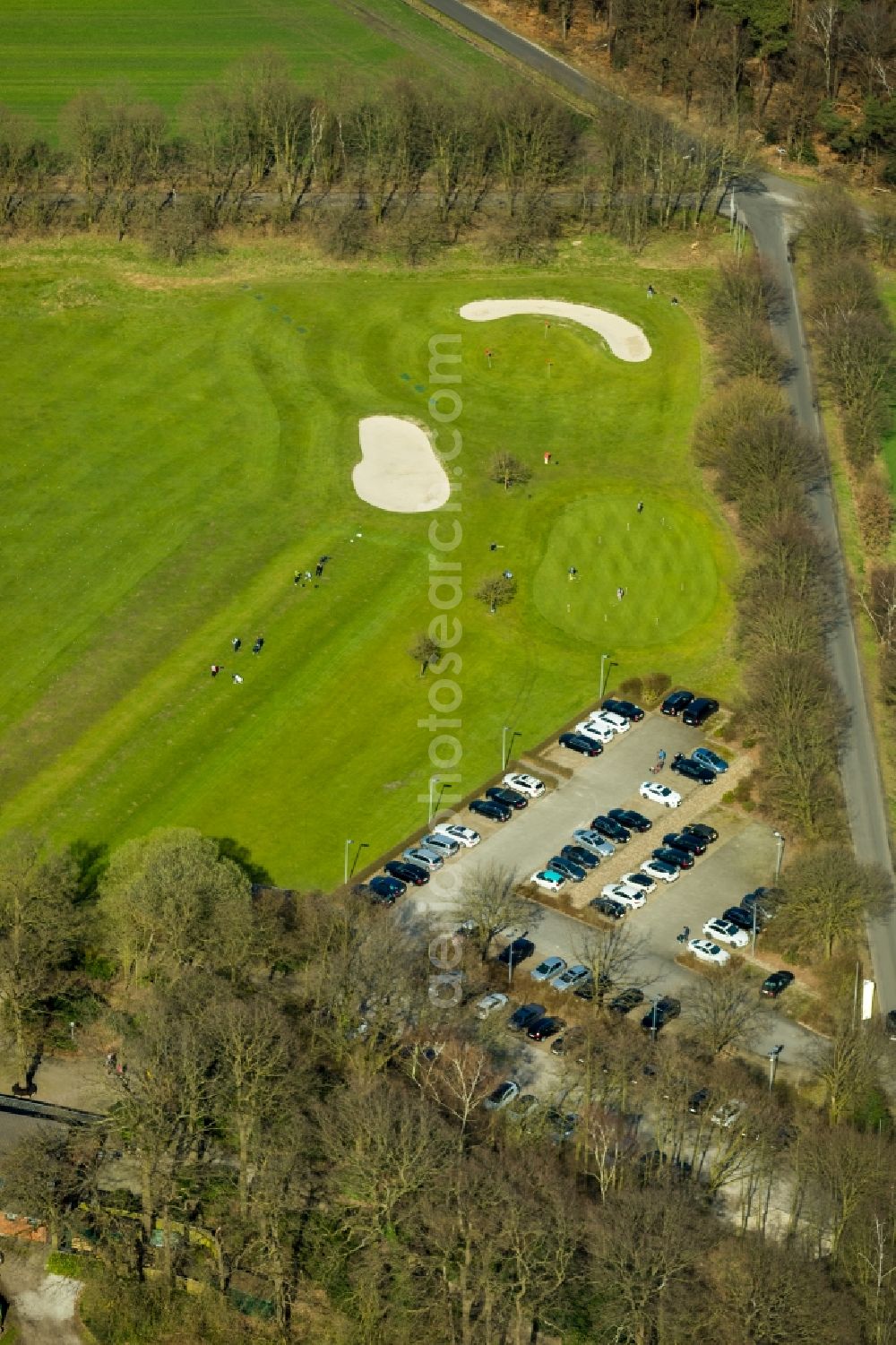 Hünxe from the bird's eye view: Grounds of the Golf course at of Golf Club Huenxerwald e.V. on Hardtbergweg in Huenxe in the state North Rhine-Westphalia, Germany