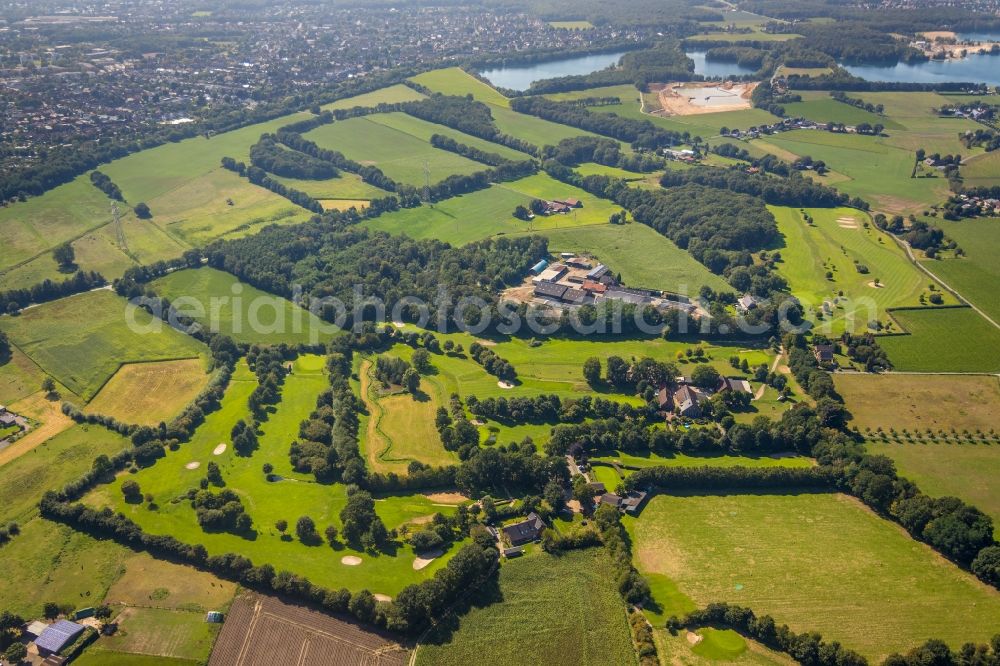 Hünxe from the bird's eye view: Grounds of the Golf course at of Golf Club Huenxerwald e.V. on Hardtbergweg in Huenxe in the state North Rhine-Westphalia, Germany