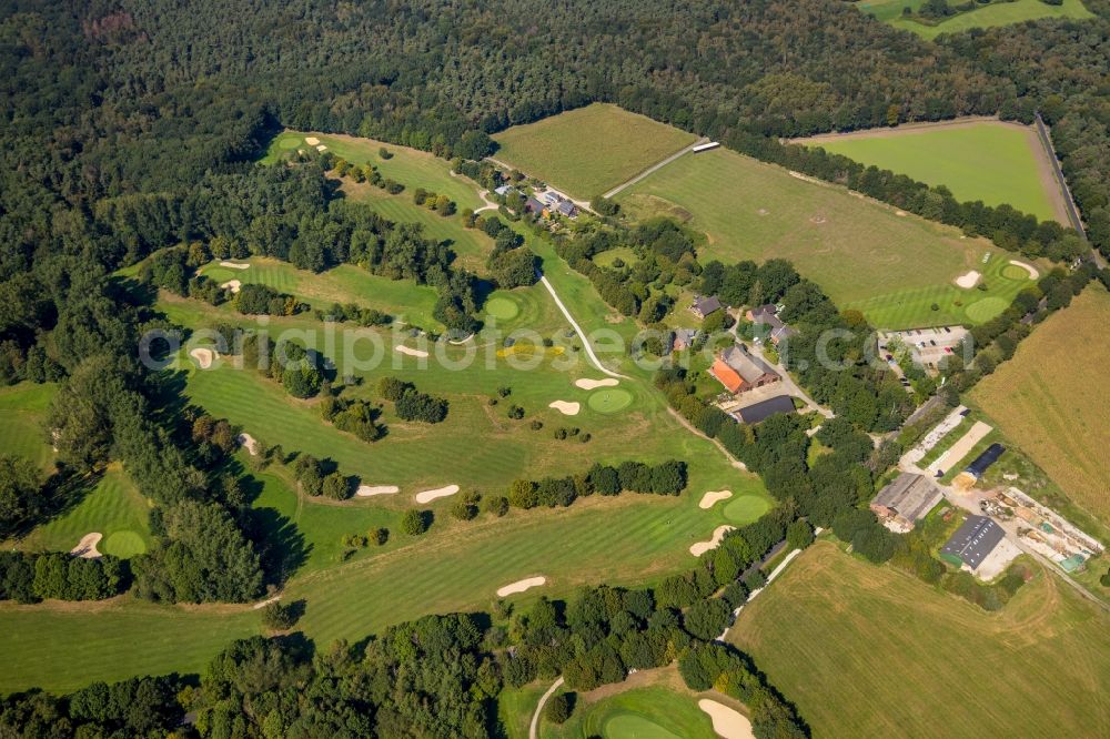 Hünxe from the bird's eye view: Grounds of the Golf course at of Golf Club Huenxerwald e.V. on Hardtbergweg in Huenxe in the state North Rhine-Westphalia, Germany