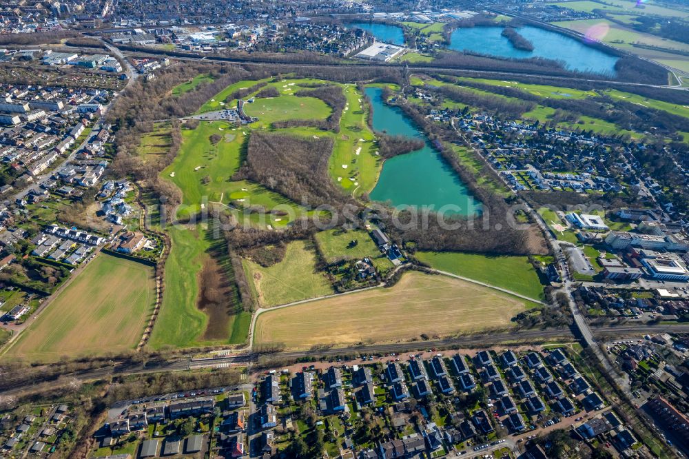 Duisburg from the bird's eye view: Grounds of the Golf course at Golf & More on street Altenbrucher Damm in the district Huckingen in Duisburg at Ruhrgebiet in the state North Rhine-Westphalia, Germany