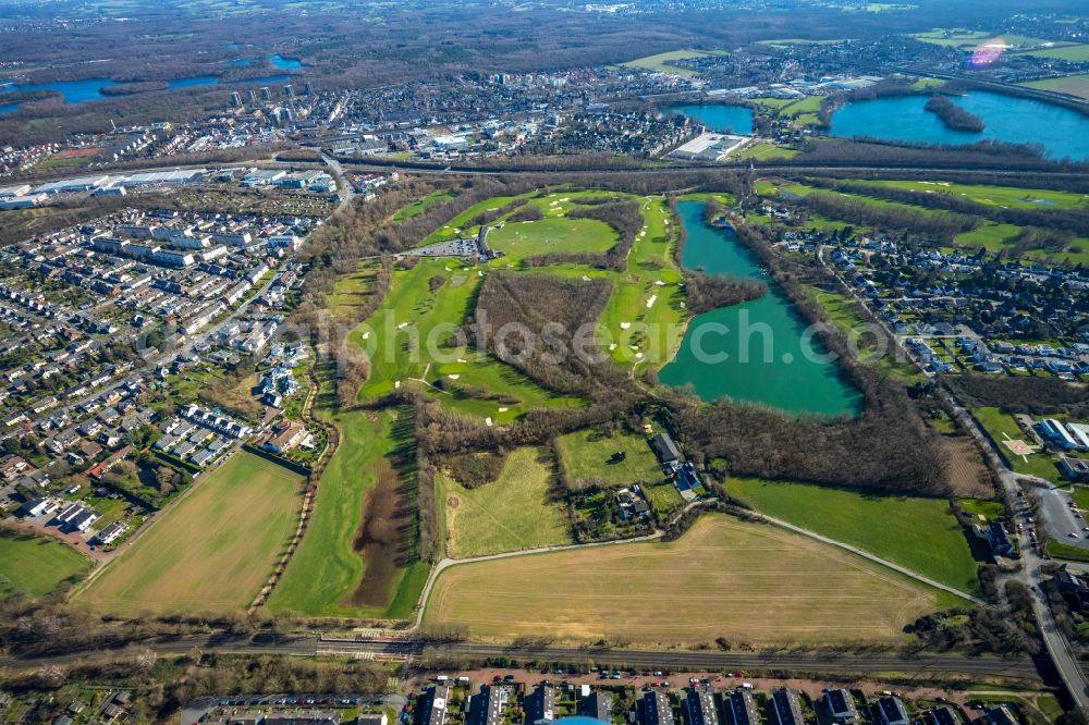 Aerial image Duisburg - Grounds of the Golf course at Golf & More on street Altenbrucher Damm in the district Huckingen in Duisburg at Ruhrgebiet in the state North Rhine-Westphalia, Germany