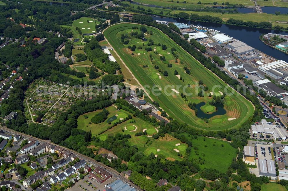 Aerial photograph Mülheim an der Ruhr - Grounds of the Golf course at Golfclub Muelheim on Ruhr Raffelberg in Muelheim on the Ruhr in the state North Rhine-Westphalia, Germany