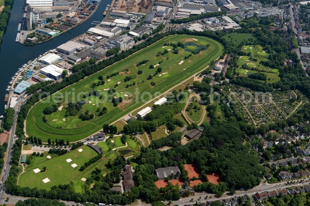 Mülheim an der Ruhr from the bird's eye view: Grounds of the Golf course at Golfclub Muelheim on Ruhr Raffelberg in Muelheim on the Ruhr in the state North Rhine-Westphalia, Germany