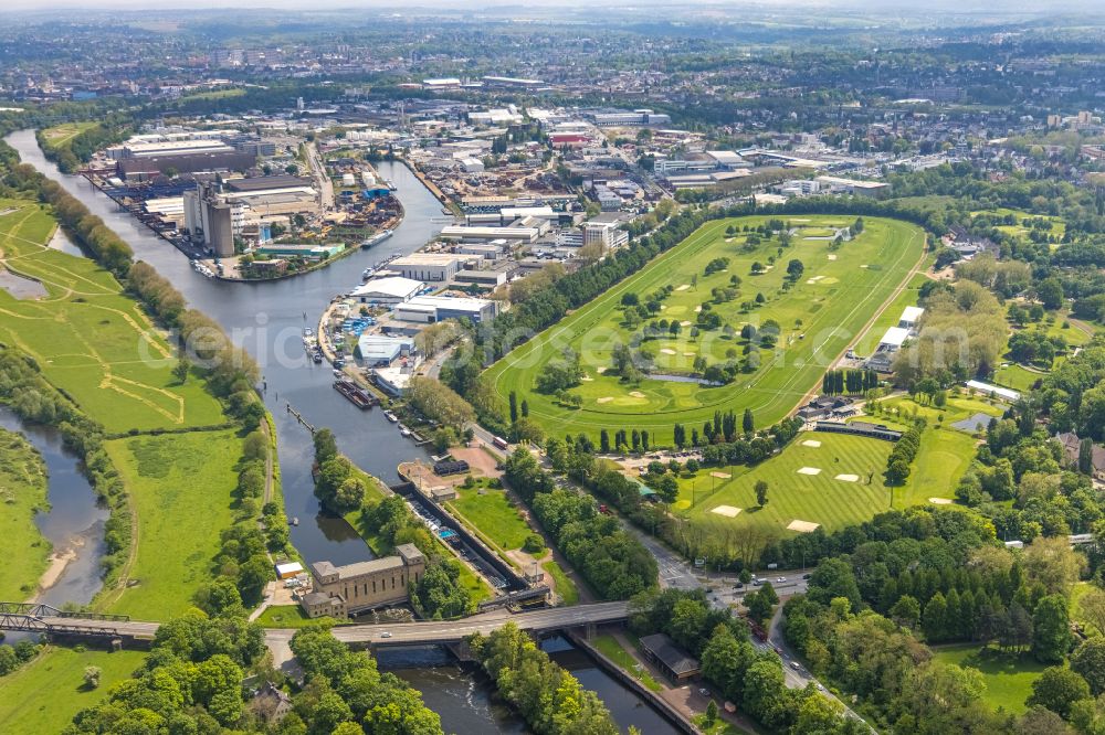 Aerial image Mülheim an der Ruhr - Grounds of the Golf course at Golfclub Muelheim on Ruhr Raffelberg in Muelheim on the Ruhr at Ruhrgebiet in the state North Rhine-Westphalia, Germany