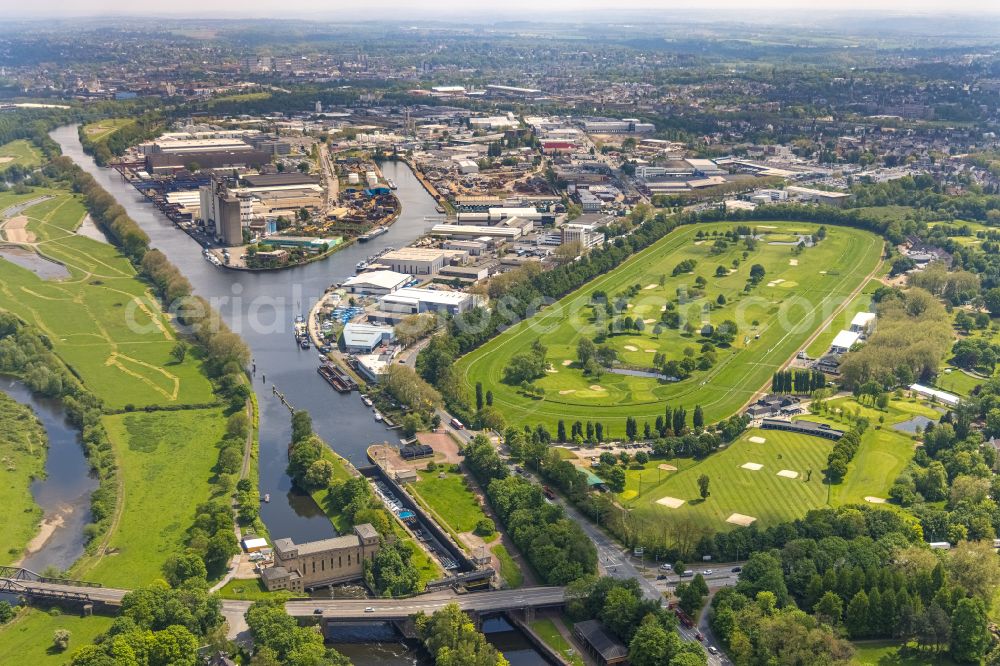 Aerial photograph Mülheim an der Ruhr - Grounds of the Golf course at Golfclub Muelheim on Ruhr Raffelberg in Muelheim on the Ruhr at Ruhrgebiet in the state North Rhine-Westphalia, Germany