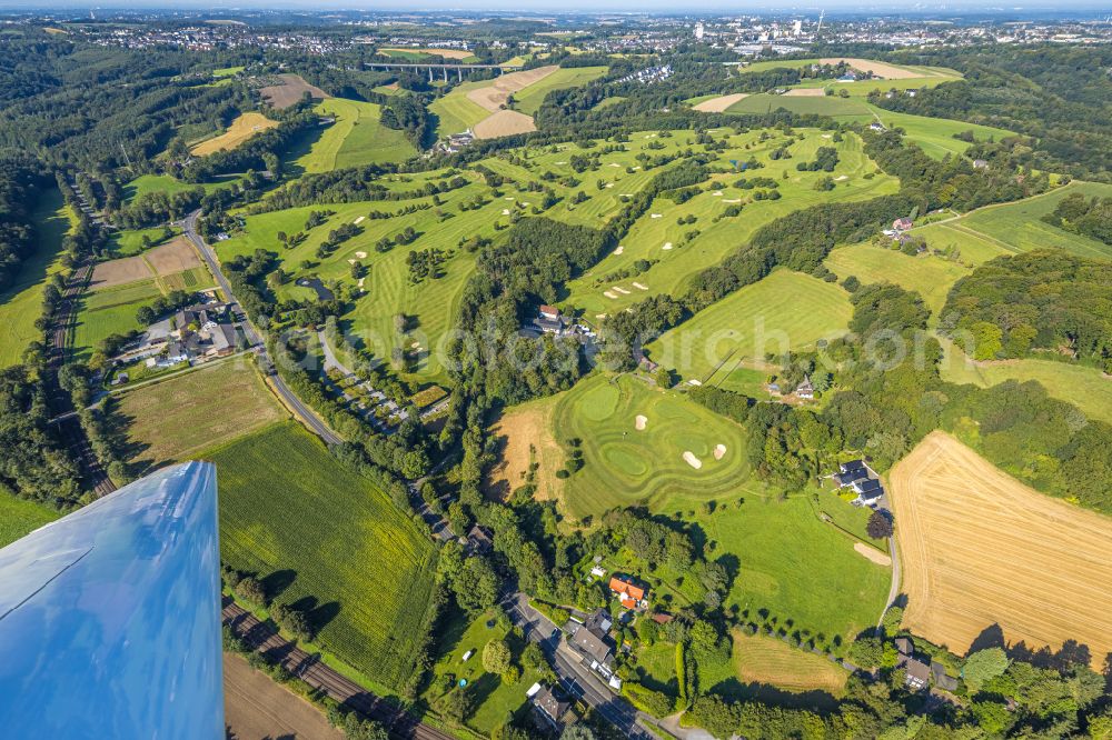 Aerial photograph Velbert - Grounds of the Golf course at Golfclub Velbert Gut Kuhlendahl e.V. on street Kuhlendahler Strasse in Velbert in the state North Rhine-Westphalia, Germany