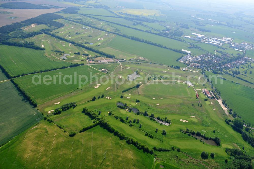 Groß Kienitz from above - Blick auf den Golfplatz Groß Kienitz südöstlich des Flughafen BBI- Neubau. Zu den Golfanlagen Gross Kienitz gehören ein 18 Loch Meisterschaftsplatz, ein öffentlicher 9 Loch Platz sowie ein ebenfalls öffentlicher 3 Loch Übungsparcours. Die Golfanlagen Gross Kienitz sind erreichbar An der Straße nach Dahlewitz in 15831 Groß Kienitz. View the golf course Great Kienitz southeast of the airport BBI Construction.